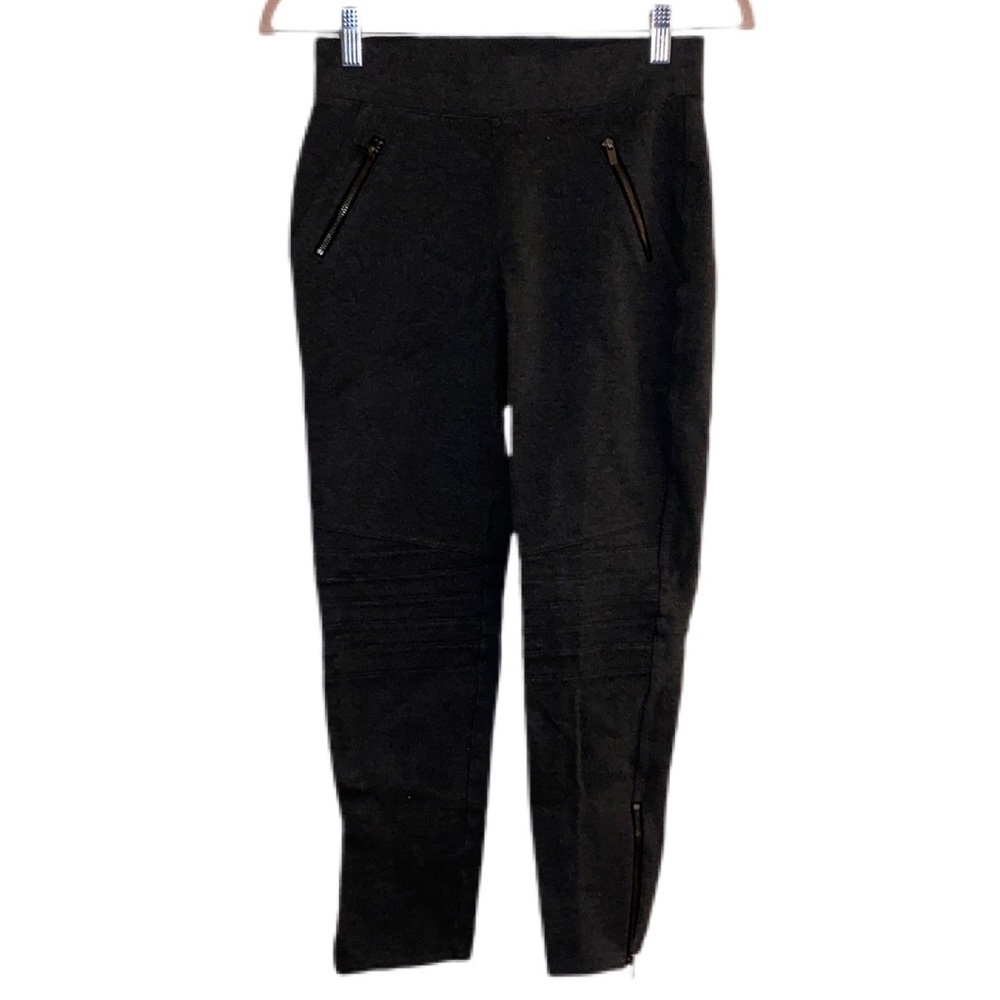 Abercrombie and Fitch grey leggings. Size small. Both comfy and fashionable.